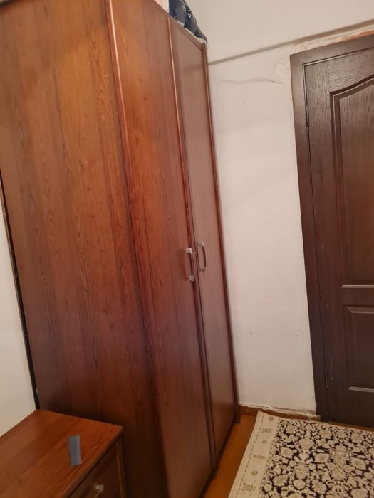 Продам прихожую в коридор, стенку в зал , шкафы в комнаты