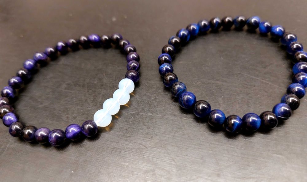 Гривни от естествени камъни