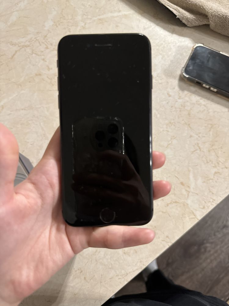 Iphone 8 в хорошем состояний