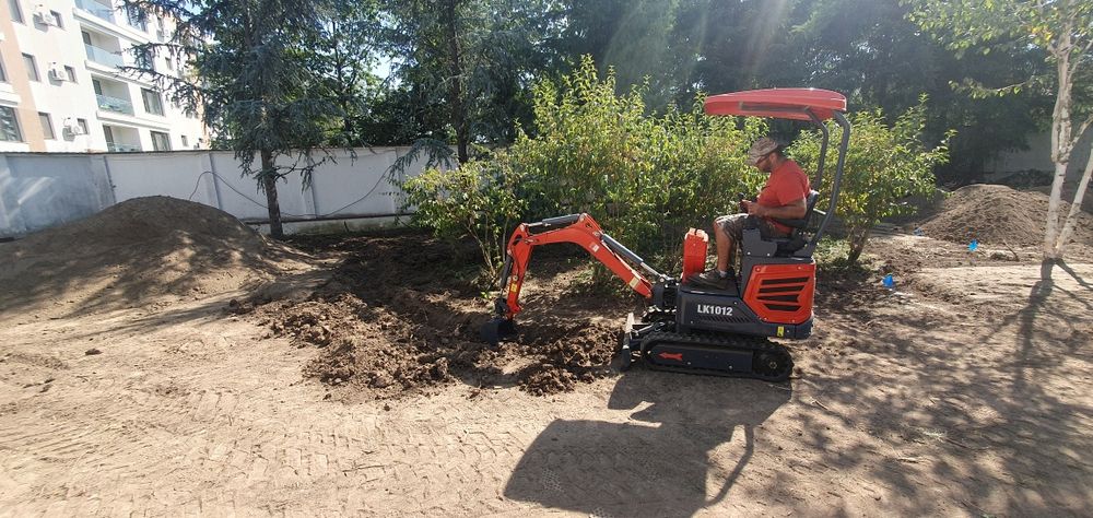 Vând miniexcavator Lukton motor 2 timpi, optional si remorcă