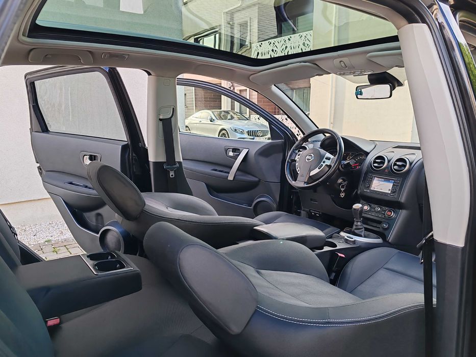 Nissan Qashqai 4x4 DCI Euro5NaviPanoramicCmrMasalierClimaJanteBicolore