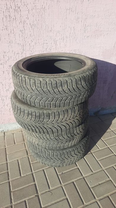 Продам Шины 215.55 R17 В хорошем состоянии