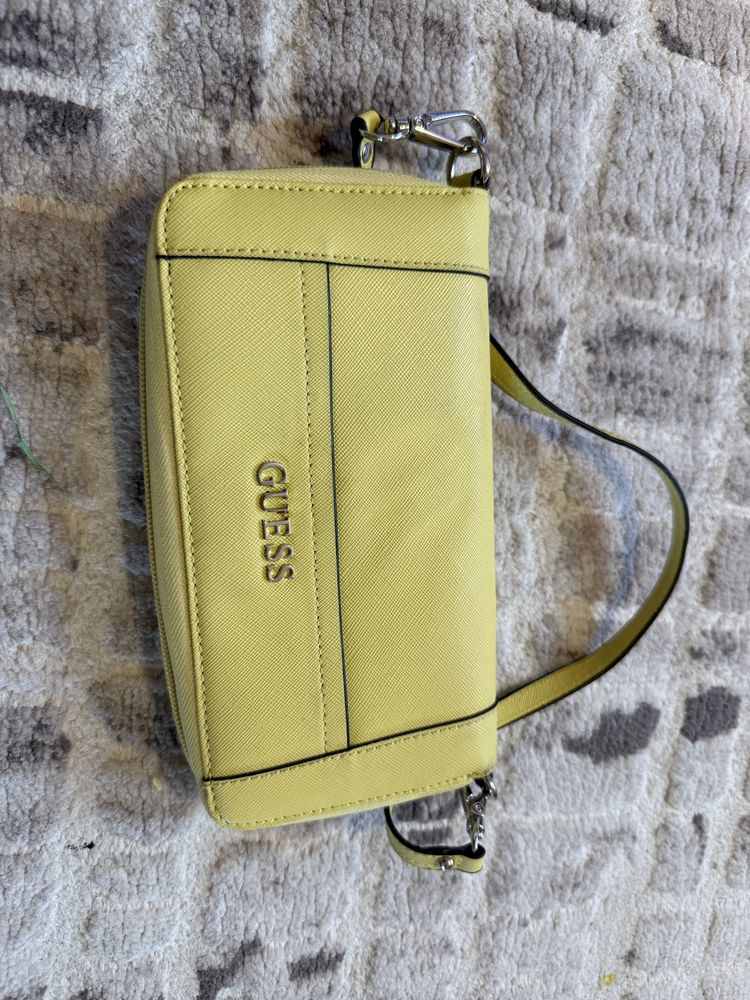 Дамска чанта тип портмоне guess