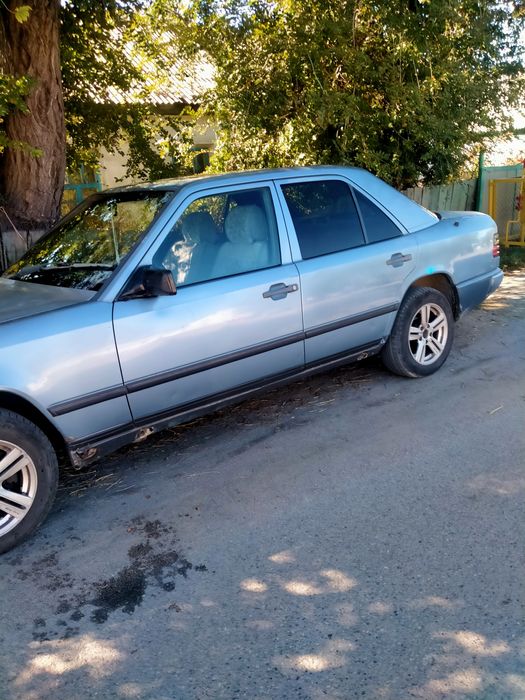 Продам машину Mercedes Benz 230E