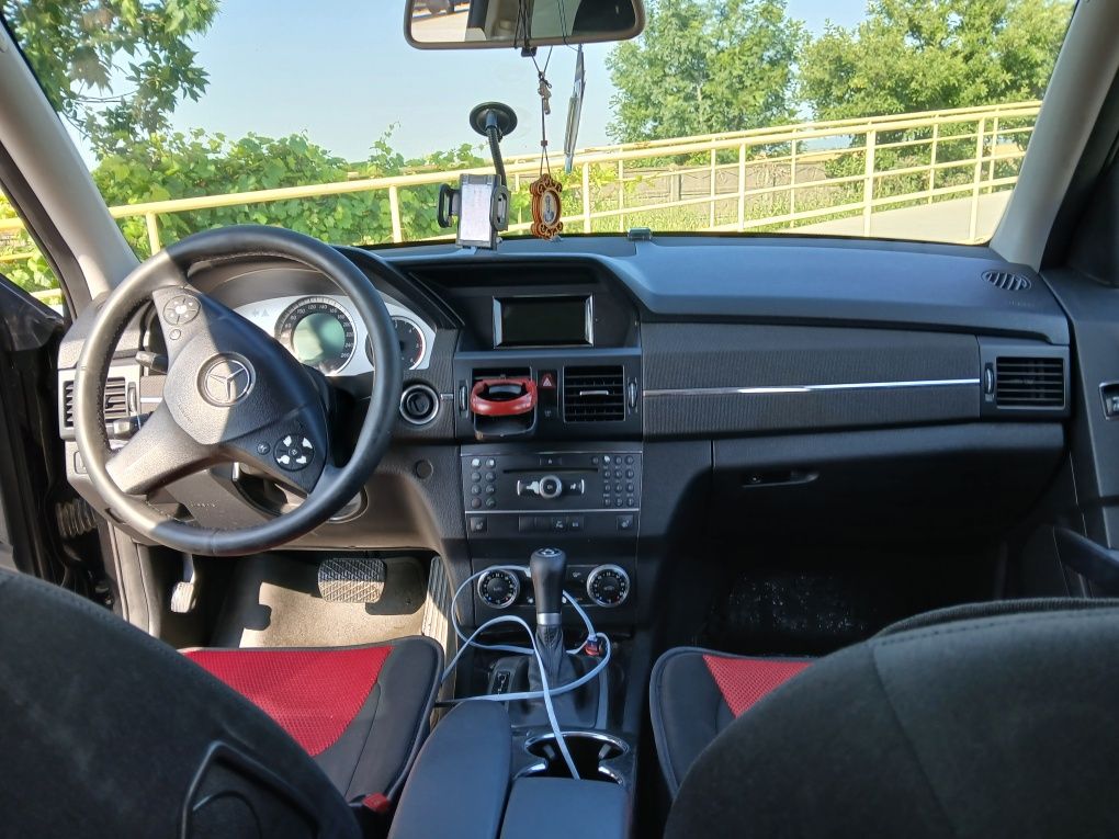 Vând Mercedes Benz GLK 2010