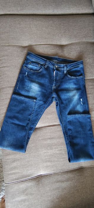 Vând jeans Dsquared2 Size 48 originali în stare excelentă