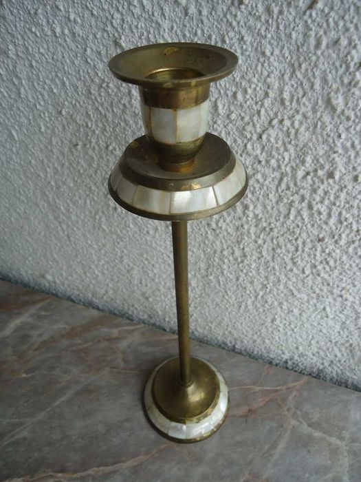 Свещници от месинг и седеф