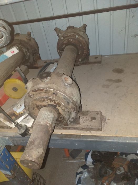 Ax pentru moara cu rulmenti