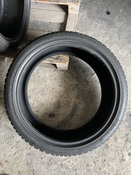 2 anvelope de iarna 225/40/19 Hankook 7 mm!