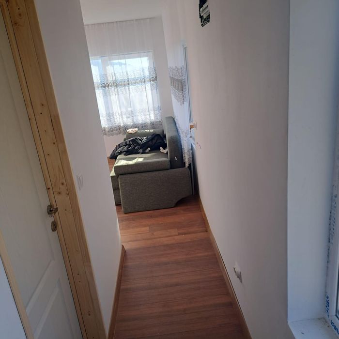 Căsuța din lemn și sura de vânzare