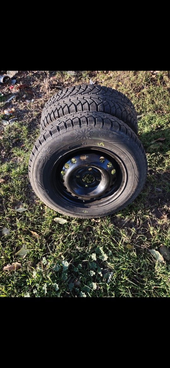 2 Anvelope iarnă aproape noi r13 cu jante