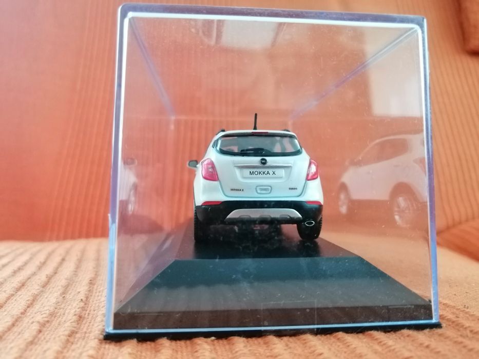 Vand macheta noua OPEL Mokka X, alb, ediție de reprezentanta, 1 43
