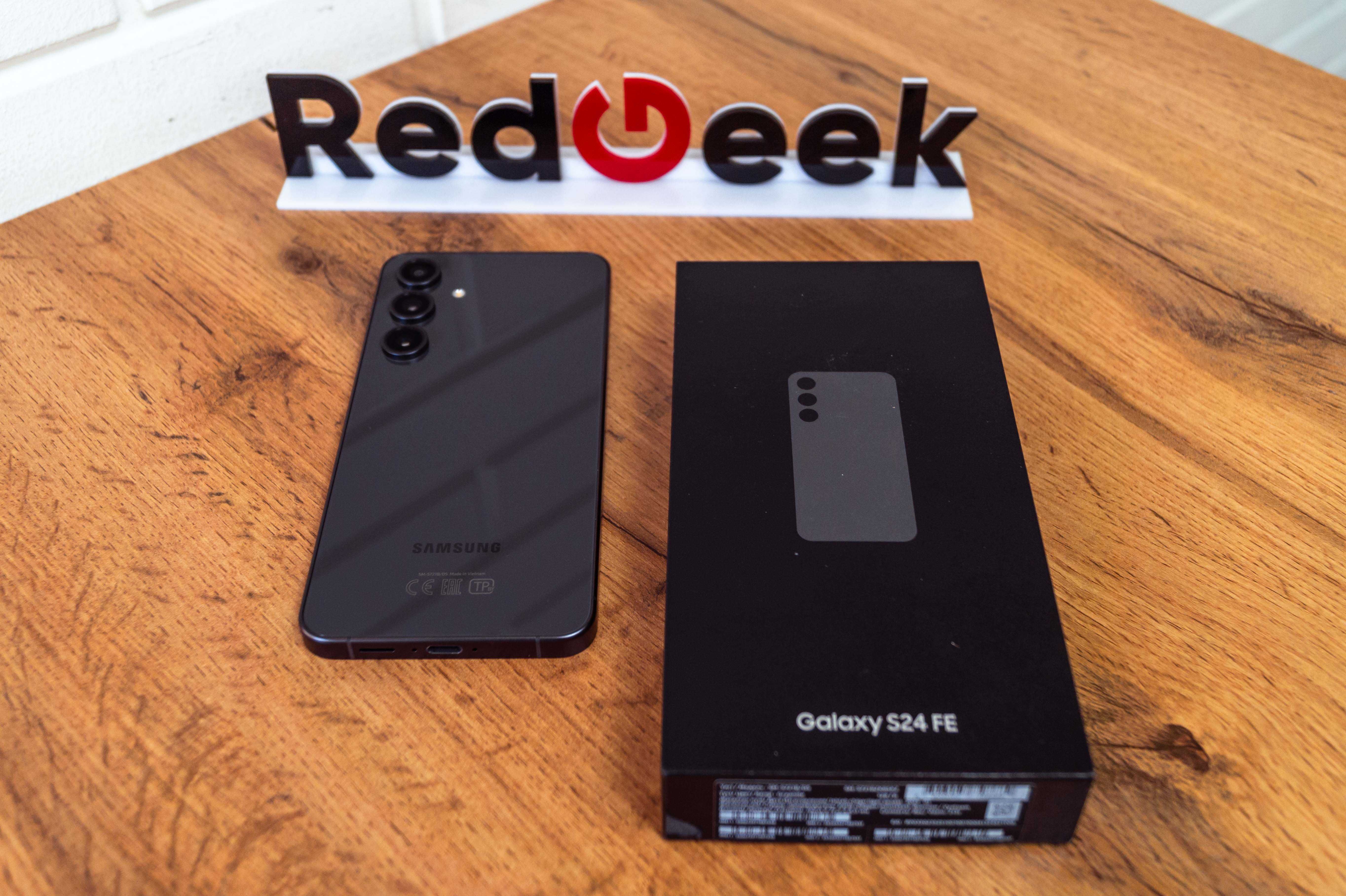 Новый Samsung Galaxy S24 FE|Graphite| 128 ГБ|Распечатанный | Red Geek