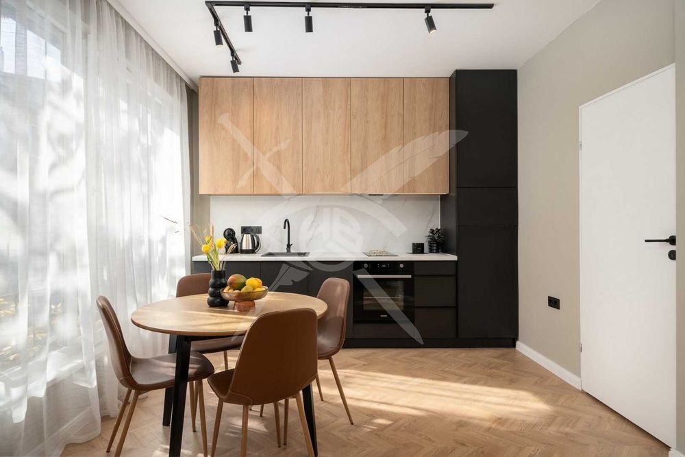 Дава се под наем Двустаен апартамент в София, Център - 60 кв.м за 1100 € - Снимка #1