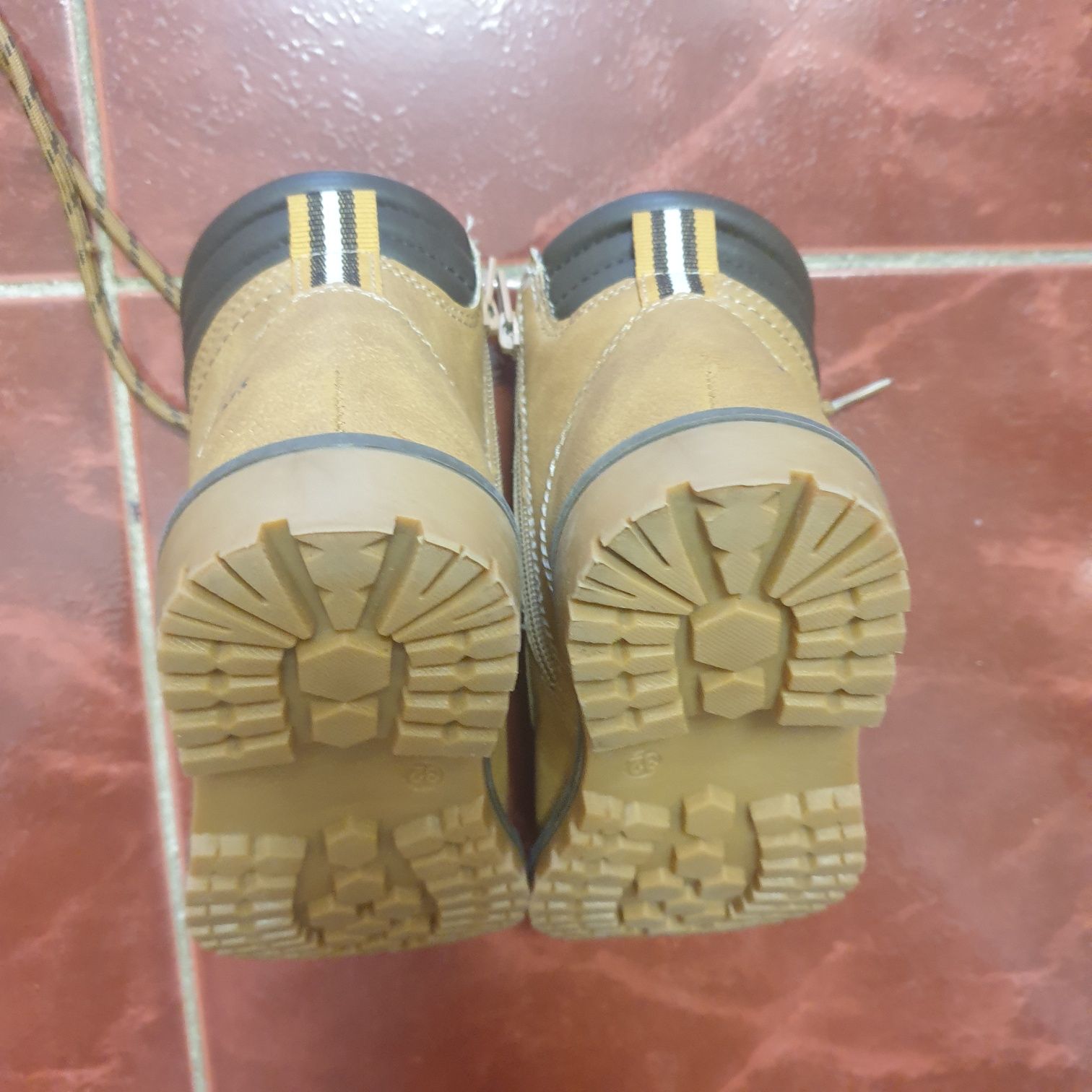 Vand bocanci OUTDOORS marimea 32