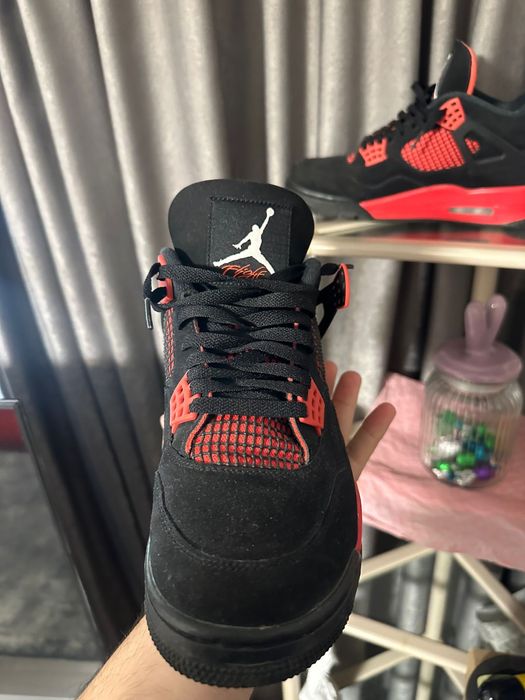 Jordan retro 4 thunder