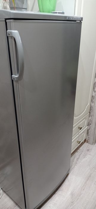 Продам морозильную камеру Атлант. Новый