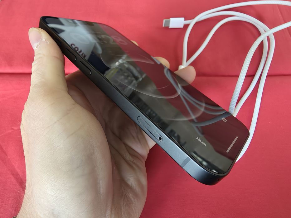 -Iphone 16e, Nou, 128Gb, 8Ram, 6 cicluri incarcare, nefolosit, nefolos
