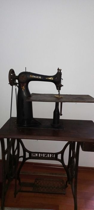Masina de cusut incaltaminte/ haine Singer