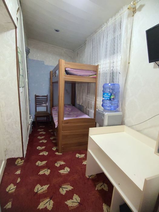 Миробадский район напротив узбума ГАИ продается три комнаты в жактовск