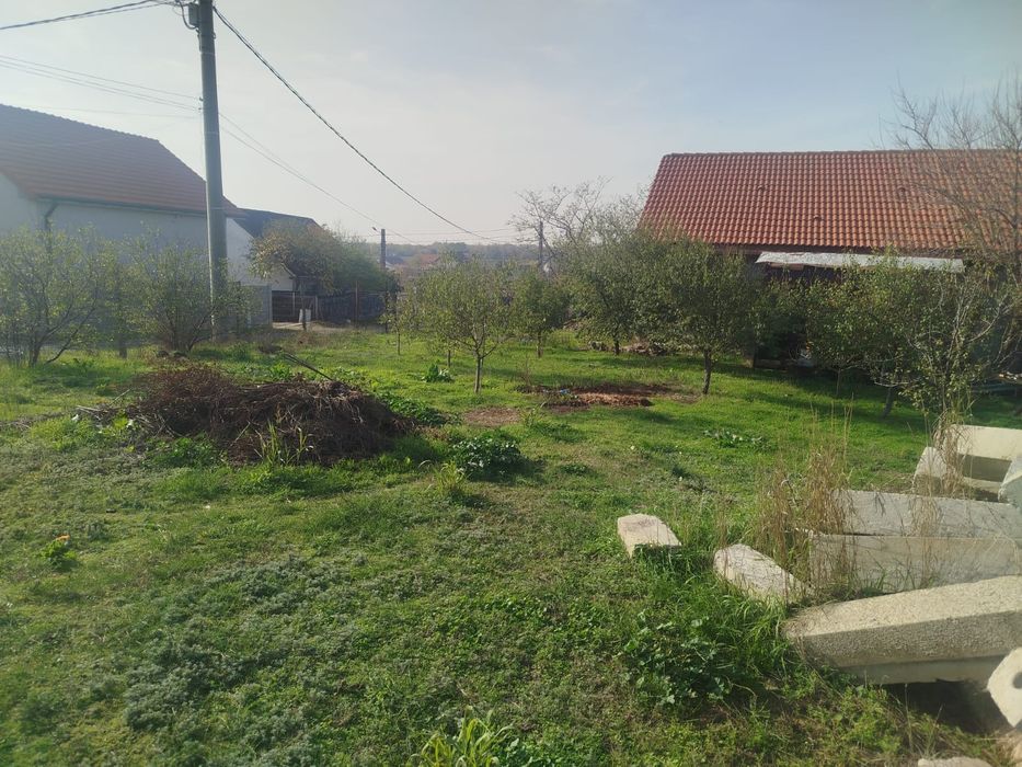 Vând teren intravilan