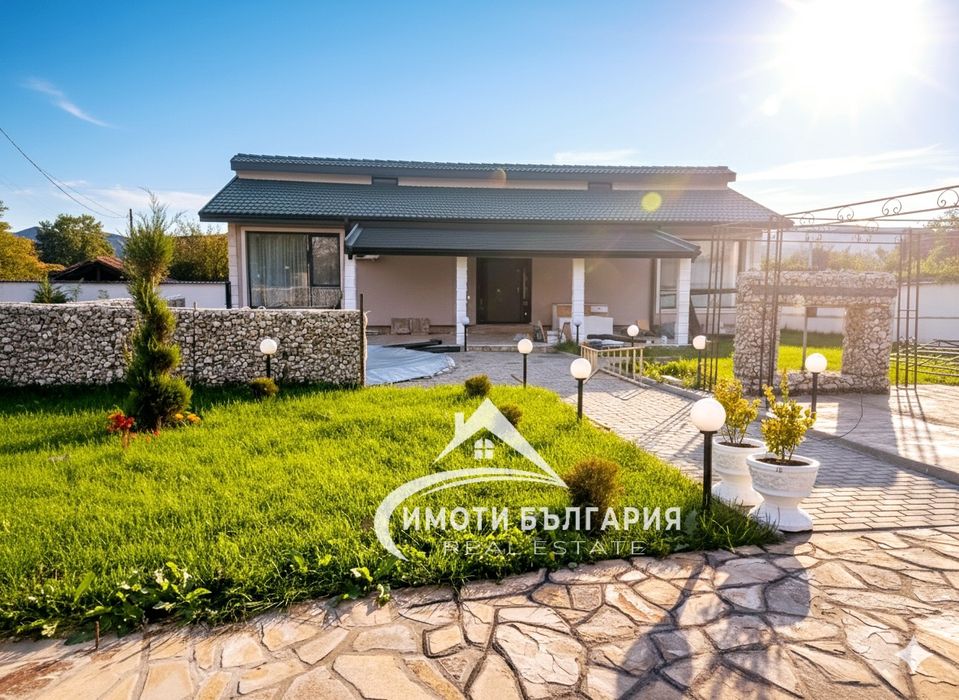 Къща за гости или къща Лукс, Карлово