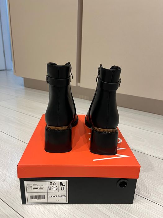 Дамски боти на ток