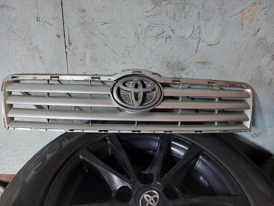 Решетка от тойота авенсис