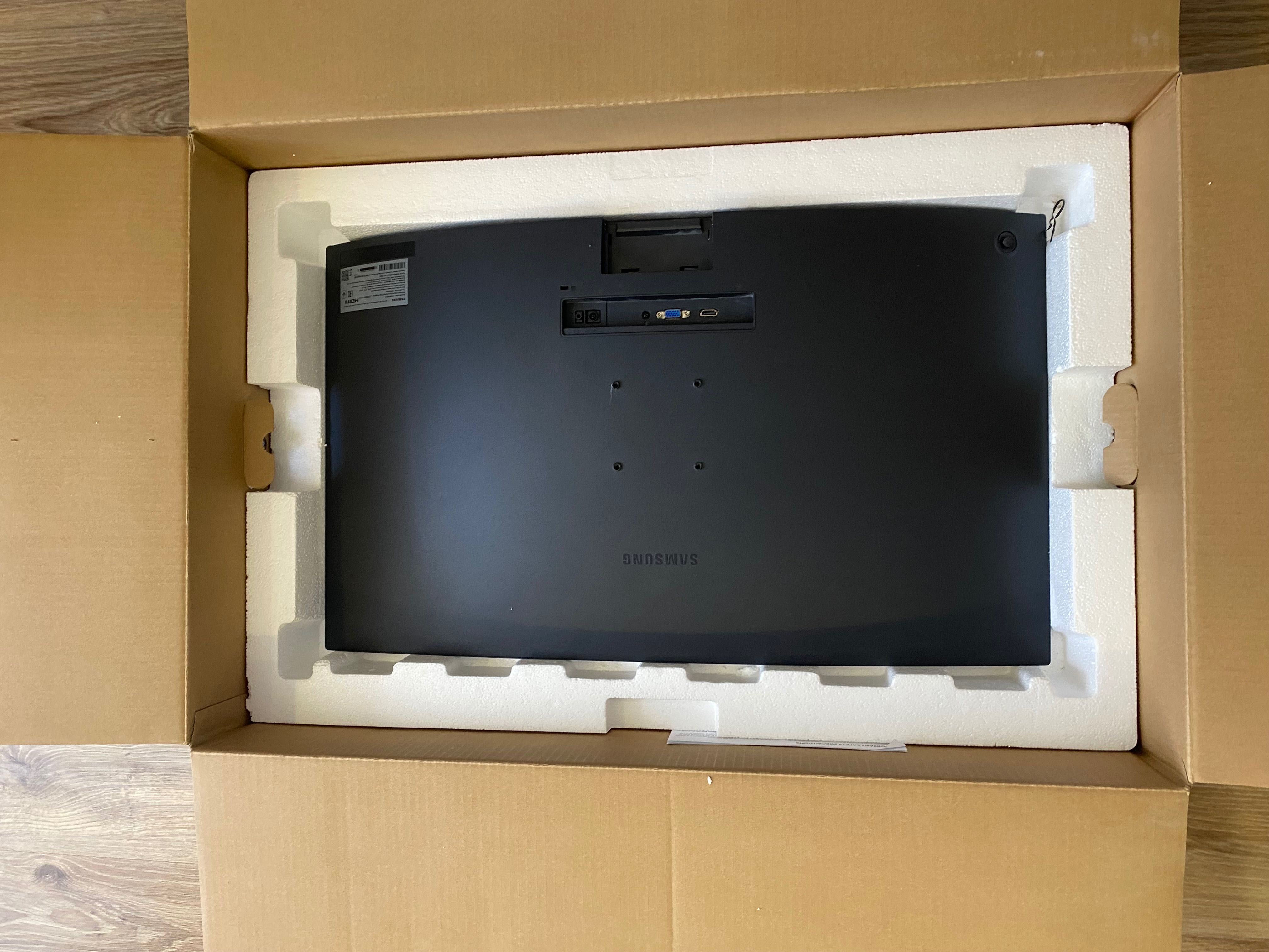 Монитор Samsung 32’/80см