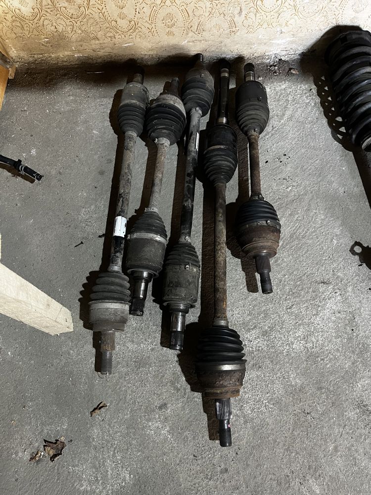 Полуоска Mercedese ML-W164 / R-W251 / ML W166