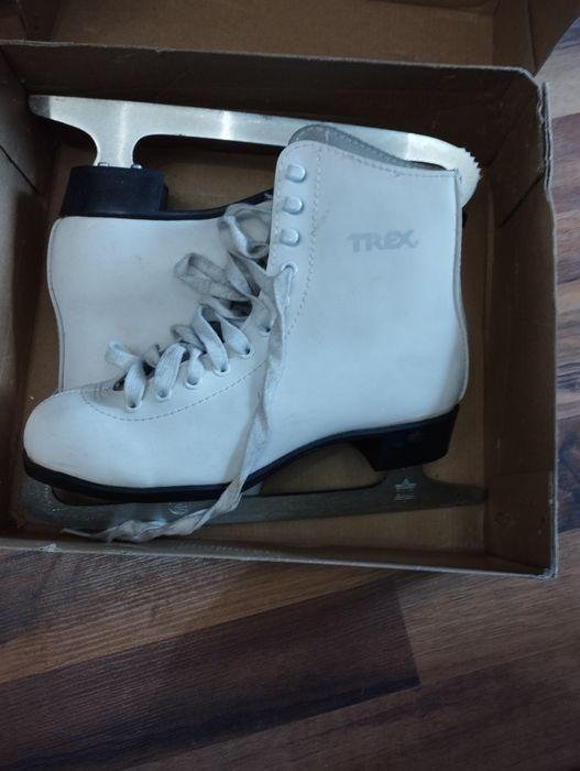 Vând pantine de piele număr 33