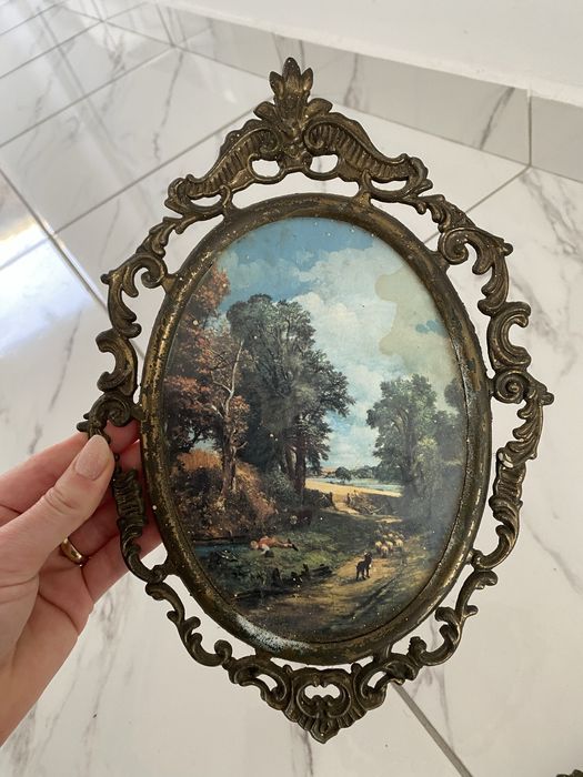 Tabloul este vintage.