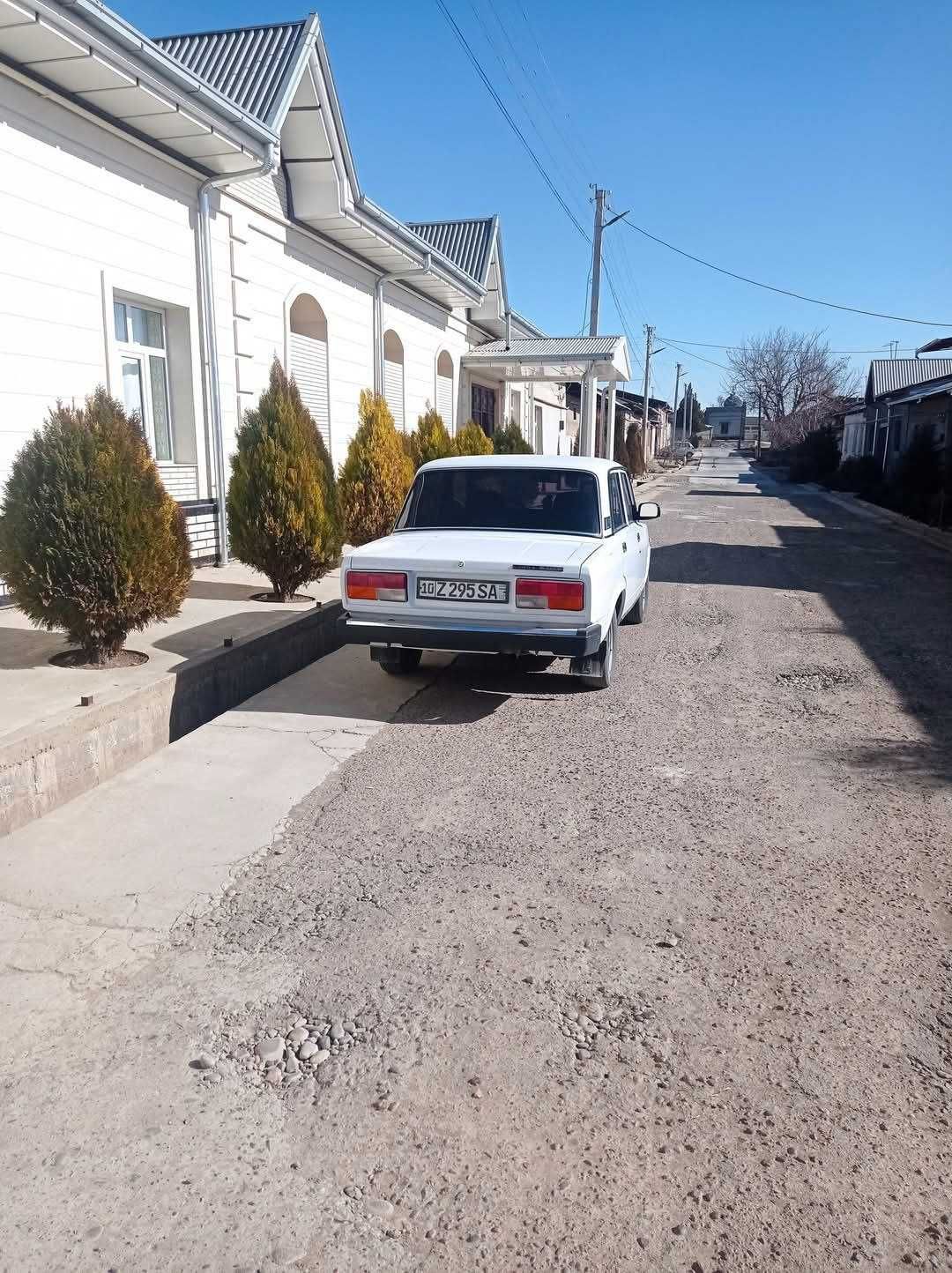Vaz 2107 sotiladi