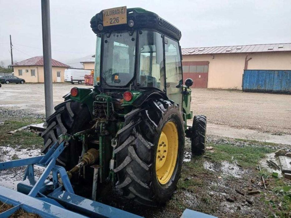 Tractor viticol John Deere