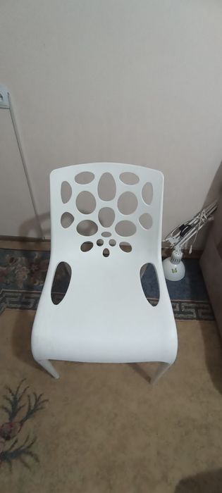 Стулья прочные пластиковые