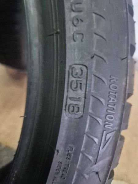 2 Bridgestone R18 225/40/ 
нови зимни гуми 
DOT3518