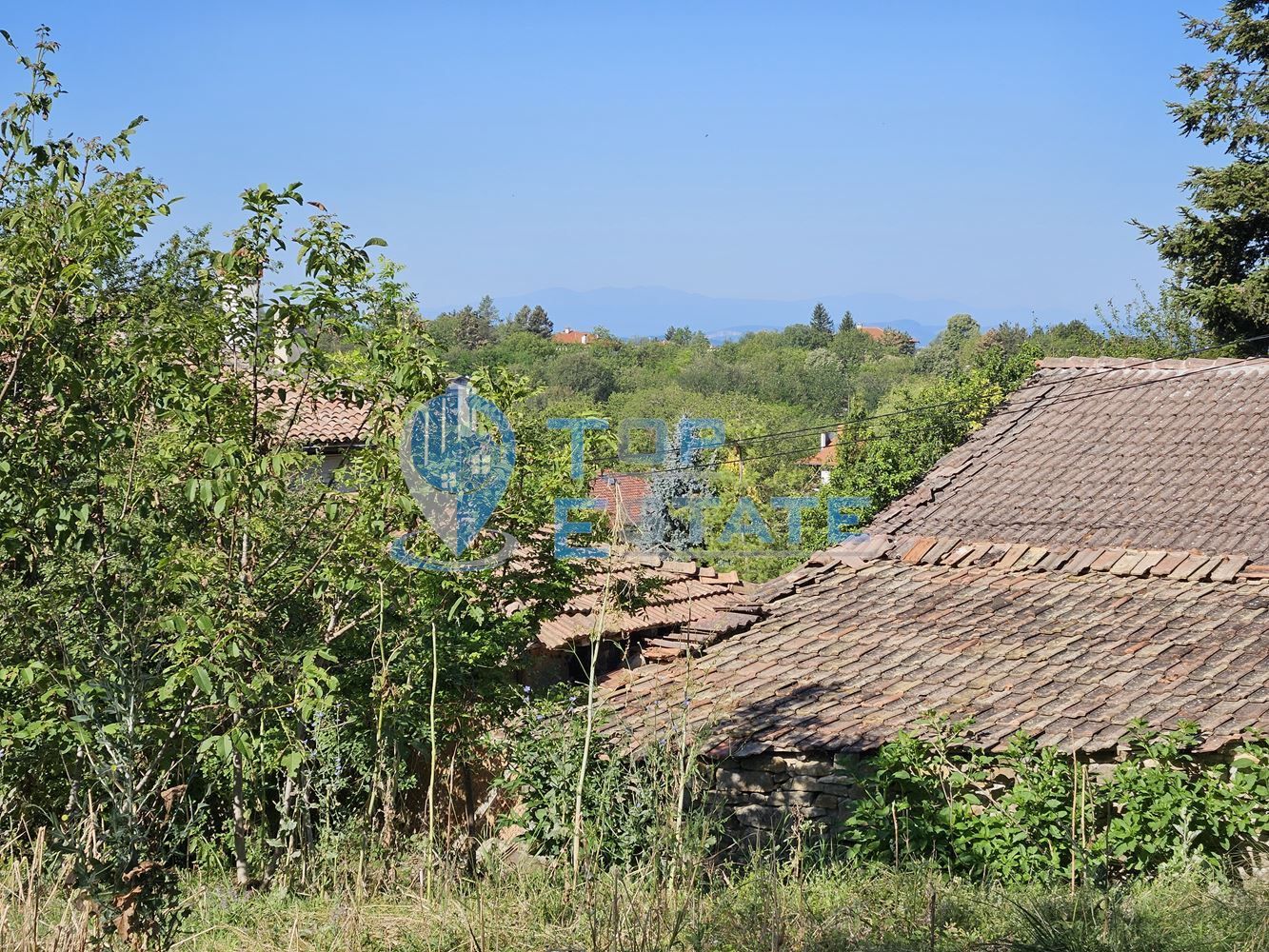 Парцел в регулация с проект за къща за гости в село Арбанаси