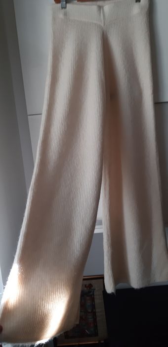 Pantaloni casmir 100%,noi,albi ,pufosi ,model superb!