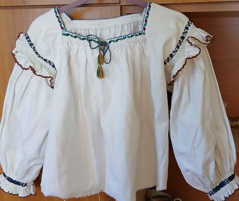 Cămașă tradițională maramureșeană – pânză groasă, lucrată manual