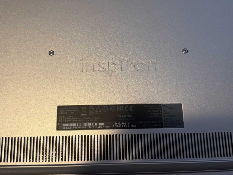 Laptop DELL Inspiron 15,6"  i7 8gb Ram 1TB + 128GB HDD tast luminata