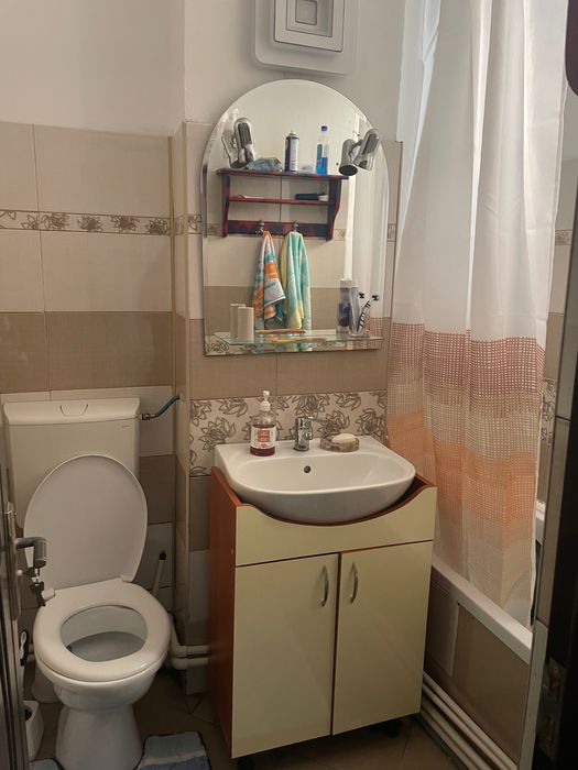 Se închiriază apartament 2 camere zona supermarket Adridan Dărmănești!