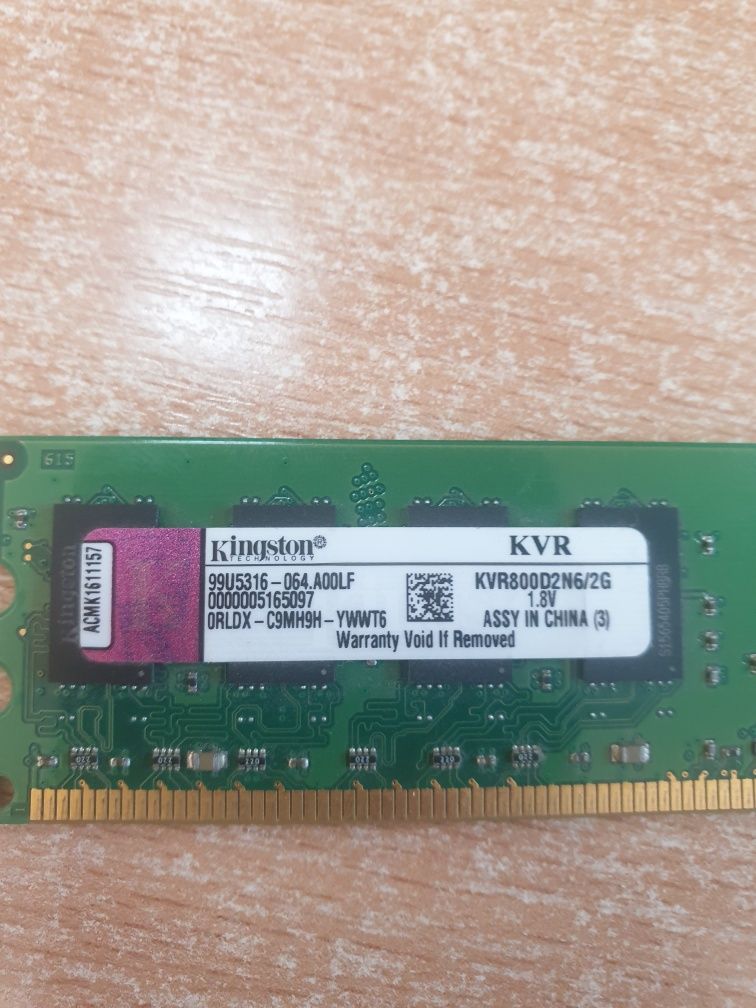 Memorii Kingston 2 bucati a cate 2 Gb. DDR2