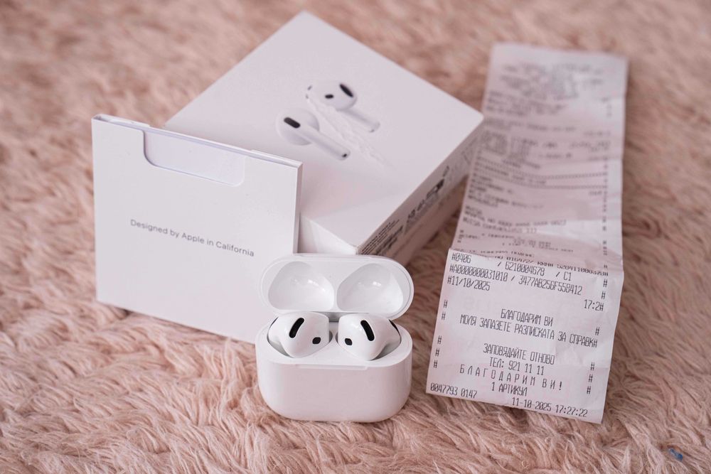 Apple Air Pods gen 4 - закупени на 11.10.2025 с 2 години гаранция