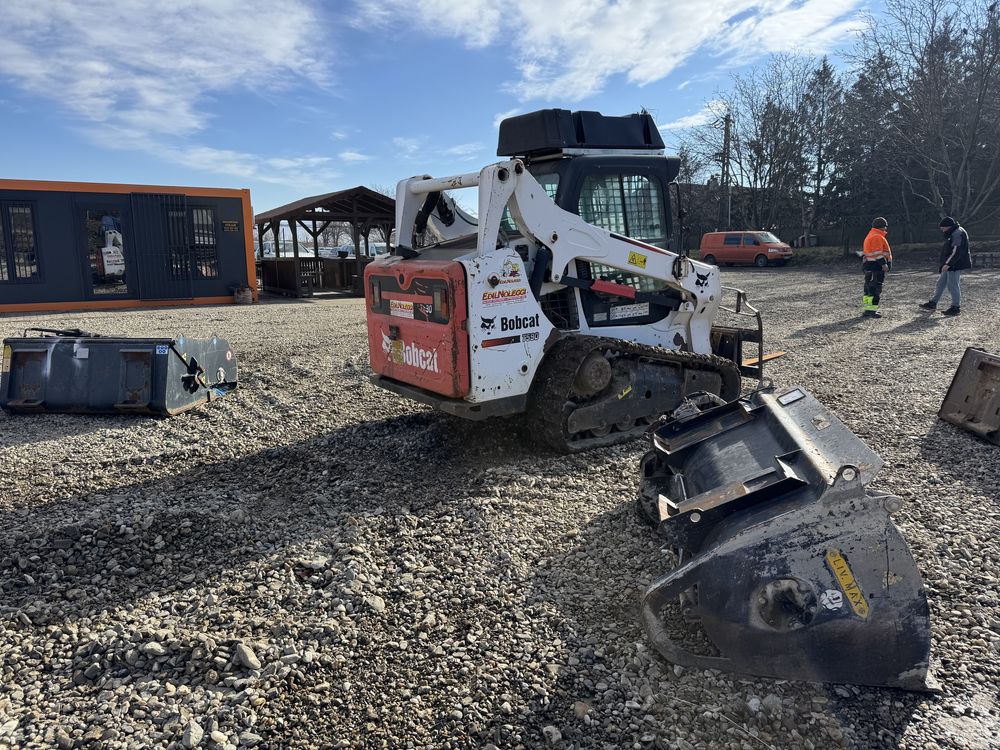 Bobcat T590 șenilat 3,5T 2014 cu accesorii furca, cupa, freza, malaxor