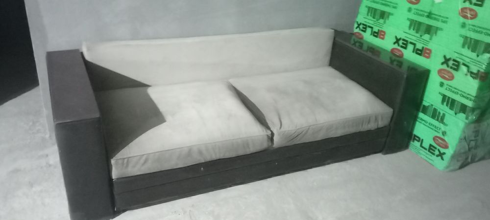 СРОЧНО продается раскладной диван для гостинной