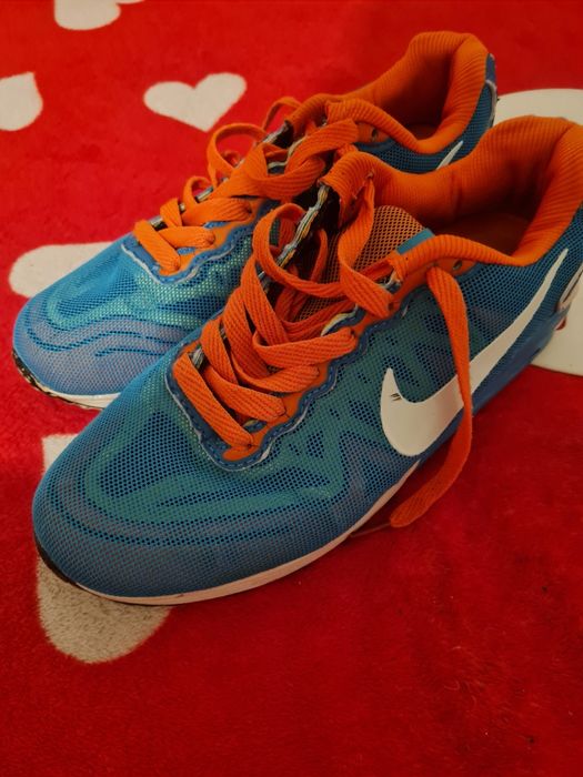 Vand schimb adidasi nike nr 42