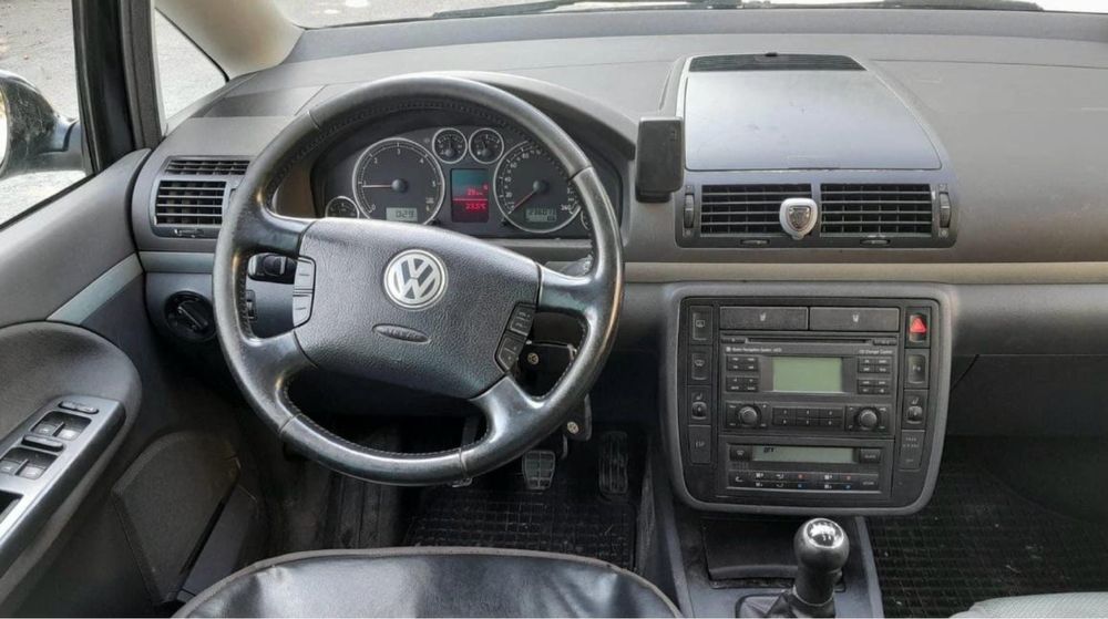 Vând urgent VW SHARAN 2.0 TDI