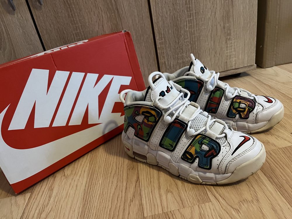 Adidasi Nike Uptempo