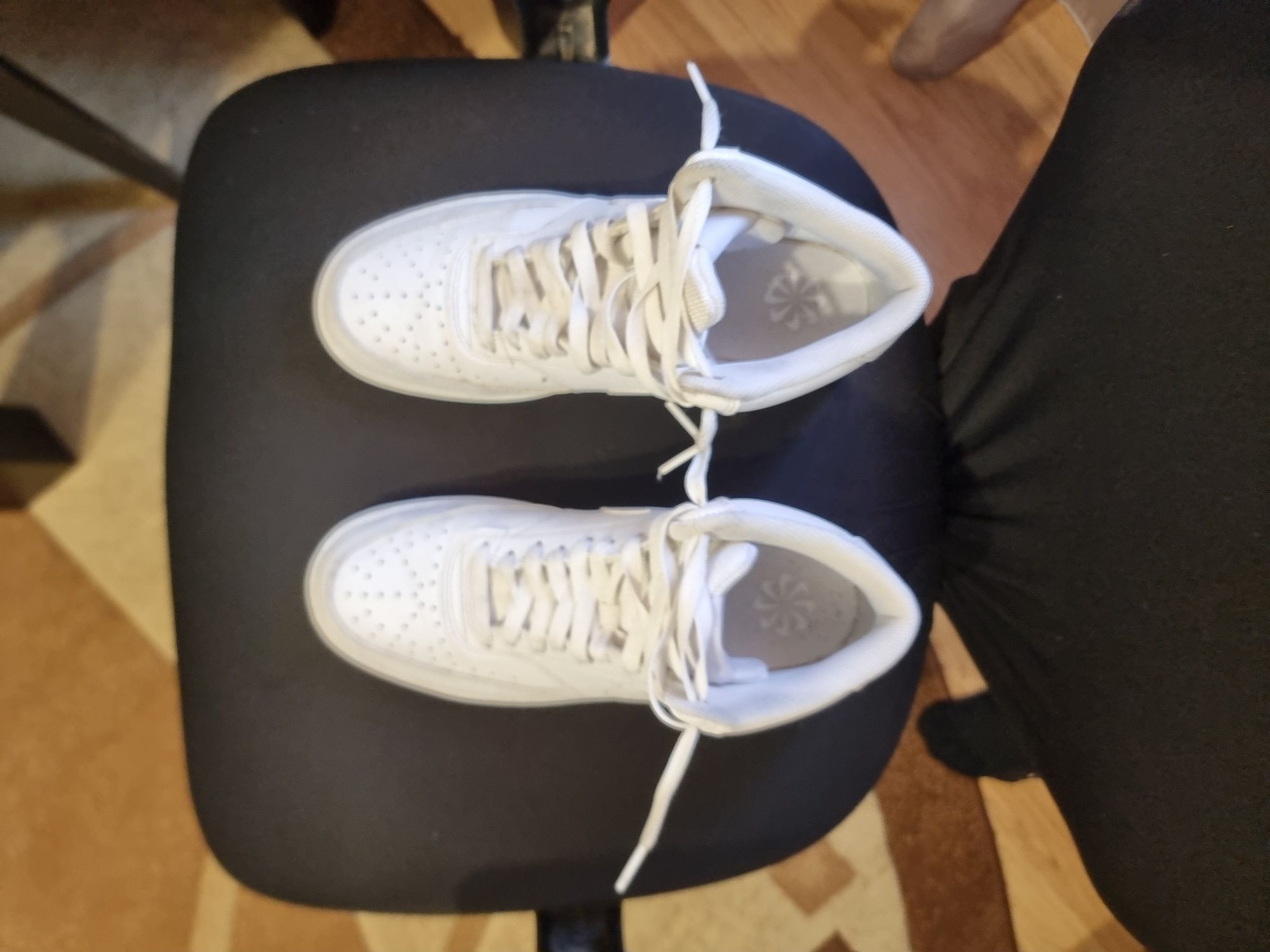 Vând Court Vision White Mid