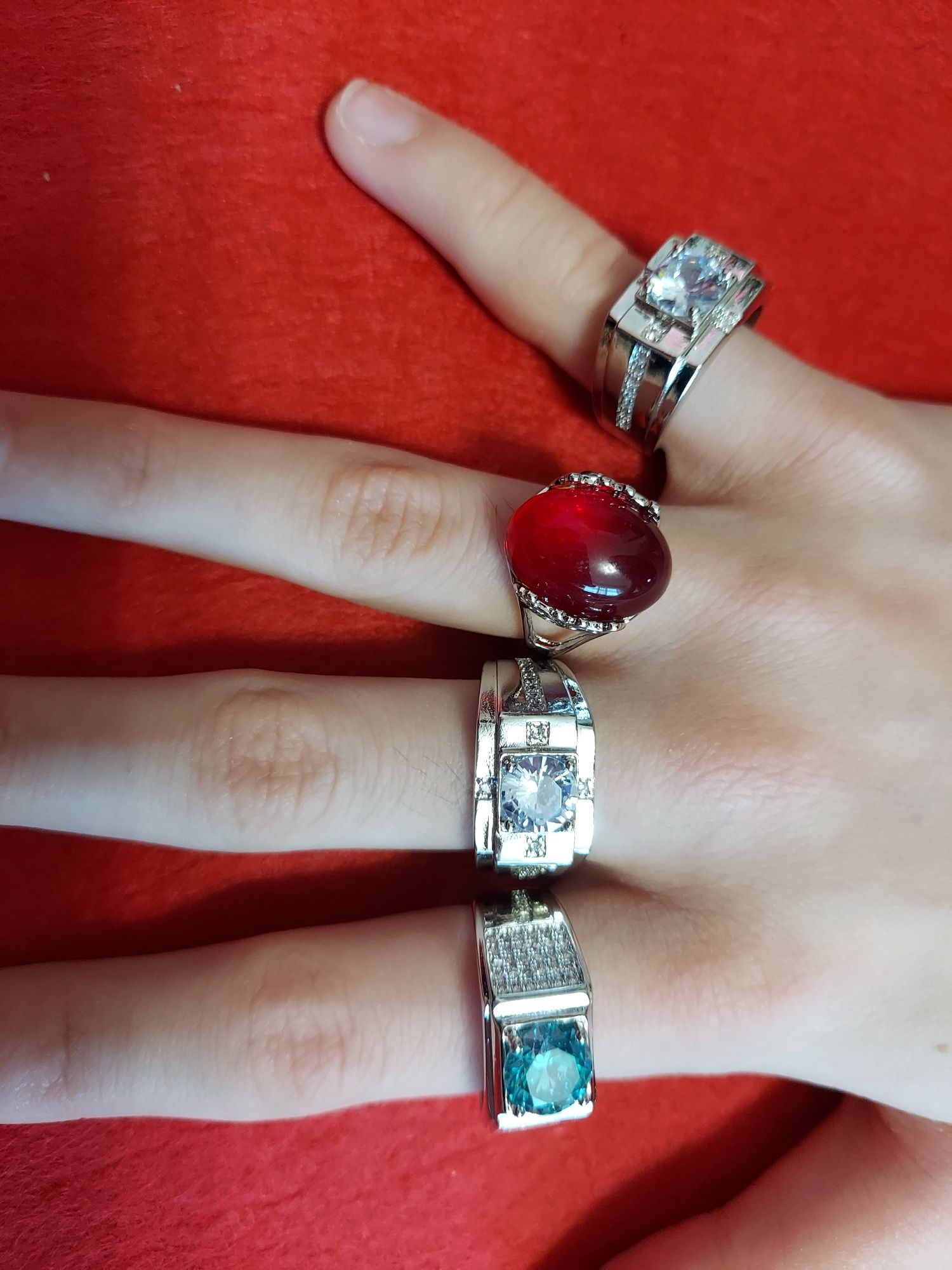 Продам серебряный кольцо